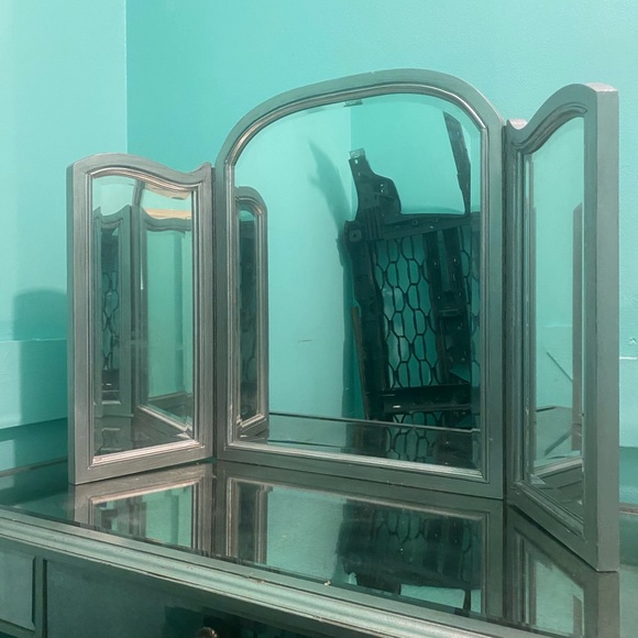 Pier 1 Imports Mirror Top Makeup Vanity - Picture 2 of 4